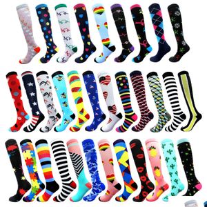 Spor çorapları 300pcs/lot 28 renk Kadın Erkek Sıkıştırma Naylon Sock 15-20mmhg Yürüyüş Uçuş Seyahat Dönüşü Atletizm Drop DH4RF