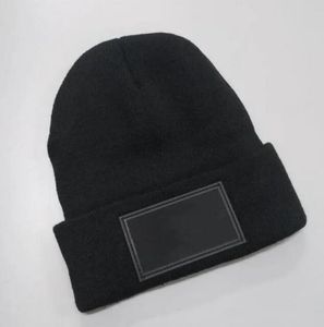 2024 Wholesale Winter caps Hats Women bonnet Thicken Beanies with Real Raccoon Fur Pompoms Warm Girl Caps snapback pompon 8815