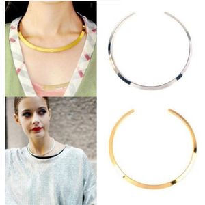 Whole-Fashion Damen-Halskette mit geschwungenem, verspiegeltem Metall-Halsband und gesprenkeltem Latz in Gold- und Silbertönen184b