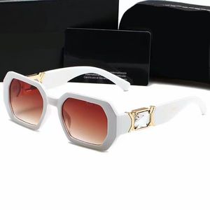 Kadın güneş gözlükleri için lüks tasarıma sahip renkli retro şeffaf şerit hediye kutusu