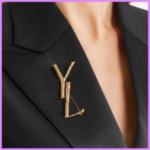 Bamboo Brooch Gold Women Brooch Luxury Designer Jewelry Letters Custiral High Quality Mens for Gifts Business Ladies Party NICE288B
