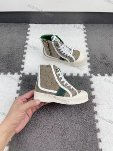 Nya barn sneakers designer pojkar flickor skor barn skolskor avslappnad flexibel skor lyxiga toppmärke stövlar mode färg matchande toppmärke sneakers 2023