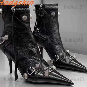 Botas femininas pretas botas de tornozelo decoração de metal franja apontou dedo do pé zíper lateral sexy saltos stiletto sapatos punk moda botas de couro babiq05
