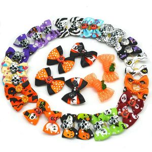 Abbigliamento per cani 100PCLot Fiocchi per capelli di Halloween Stili misti Teschi Toelettatura per gatti Accessori per cani Articoli per animali domestici 230915