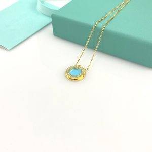 Womens Love Heart Pendant Designer Jewelry Circle Halsband för guld/Sier/Rose -modesmycken Designers Kvinnor Wedding Christmas Gift With Box