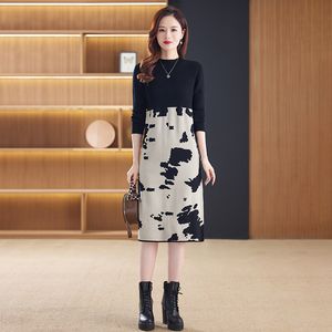 Svartvit kontrastfärgströjor klänning Autumn Winter Lady Soft Warm Slim Vacation Party Sticked Jumper Dresses 2023 Women Designer O-Neck Elegant Midi Frocks