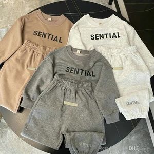 Tasarımcılar Giysiler Toddler Erkek Giyim Setleri Bahar Sonbahar Bebek Uzun Kollu Tişört Pantolon 2 PCS KOBİ KOŞULLARI KOBUS