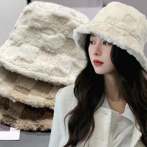 Wide Brim Hats Bucket Lamb Plush Fisherman Hat Girl Fashion Berber Fleece Checkered Winter Coldproof Thicken Cap Outdoors Warmth 230915