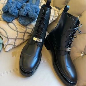 En kaliteli bot tasarımcısı ayakkabılar klasik toka ayak bileği bootie tam tahıl deri kalın tabanlar tıknaz topuk kadın ayakkabıları dantel yukarı martin boot savaş botları kutu