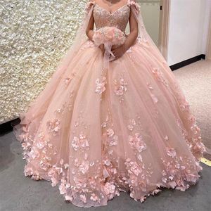 2021 Romantic Blush 3D Flowers Ball Gown Quinceanera Prom Dresses With Cape Wrap Caftan Pärlad spets Long Sweet 16 Dress Vestidos 1257i