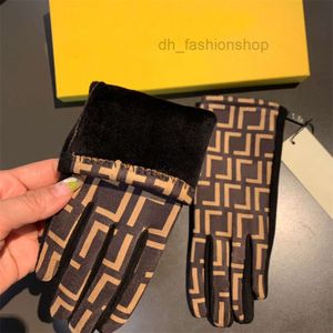 Перчатки с пятью пальцами Женские перчатки Дизайнерские кожаные перчатки с пятью пальцами Мужские модные перчатки Плюшевый сенсорный экран из овчины Роскошные зимние теплые перчатки Handschuhe T5PH