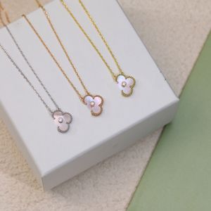 four leaf clover necklace women's Gold Pendant Women's Alphabet Designer jewelry girl's Diamond pendant necklace gold chain designer jewelry gift for parties