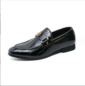 Novos mocassins pretos Men Slip-On Round Round Fashion Mody Mens Dress Shoes Frete Sapatos de Casamento para Men Tamanho 38-47 Para Sapatos de festa de meninos 38-47