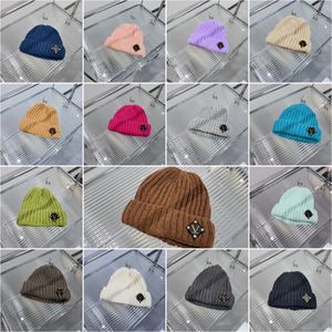 Klasyczny projektant jesień zima czapki czapki gorące w stylu Mężczyźni i kobiety mody Letter Universal Knitted Cap Autumn wełna na zewnątrz ciepłe czapki czaszki świąteczne prezent