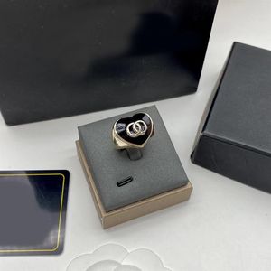Mieć znaczki 18k złoto czarne brzoskwiniowe pierścionki z klastrem serca proste projektantki marki Kolczyki dla kobiet przyjęcie weselne E220S