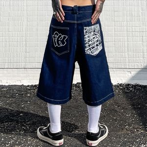 メンズショーツヒップホップポケット刺繍レタープリントジーンズショーツ夏の夏のレトロサイズの広いレッグデニムニー膝関節230915