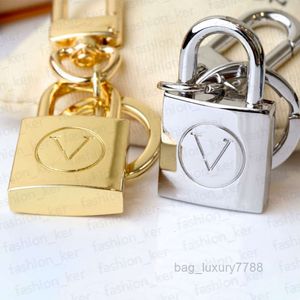 Designer Keychains Lock Shape Car Key Chain for Man Woman Fashion Lover's Keychain 2 Colors