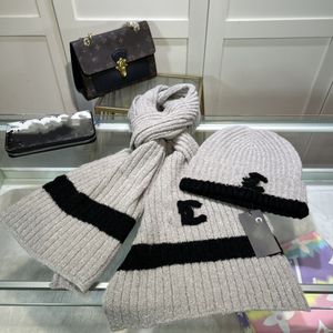 Conjunto de chapéu de cachecol cinza para mulheres, homens, inverno, chapéus clássicos de designer, conjuntos de cachecóis de malha, gorro schal, caxemira, letras bordadas, gorros, cachecóis de alta qualidade