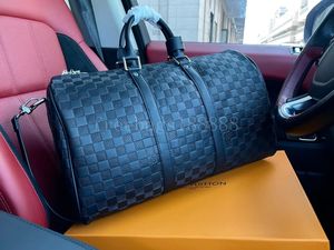 Luxury Travel Bag Top Quality Shoulder Bag Luxury Designer Väska Handväska Läder Män kvinnor präglade nät Travlå