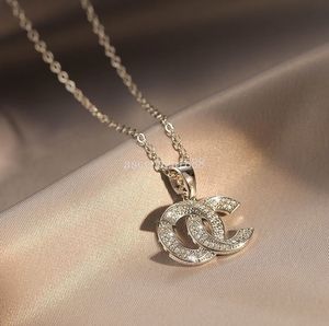 Marca de luxo designer colar para mulheres jóias 18k ouro pingente colar feminino acessórios de casamento presente de festa