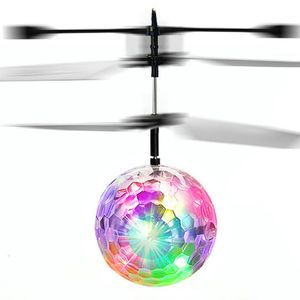 Flying RC Ball Aircraft Helikopter Party Favor LED Flashing Light Up Toy Indukcja zabawka elektryczna zabawka dla dzieci dzieci