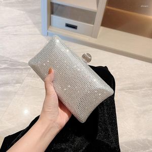 Kvällspåsar Lyxiga mini Rhinestone Clutches Ladies Wedding Party Gold Silver Color Chain Shoulder For Women Daily Handbags