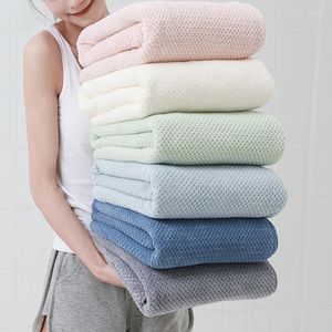 Les serviettes de bain de couleur unie ont une bonne Absorption d'eau, sont douces et ne perdent pas de cheveux et sont épaisses et agrandies