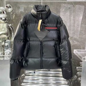 Piumino da uomo in re-nylon Tasca con cerniera Cappotto invernale Designer Trapuntato con cappuccio Parka Lr927a