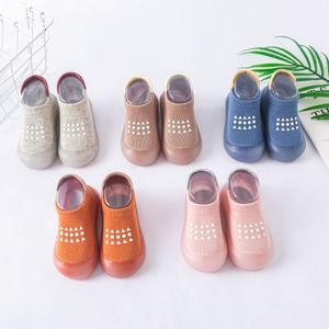 3pairs barnstrumpor 2023 Autumn Baby Toddler First Walking Sock Shoes Girls Boys Soft Sole Non Slip Cotton Botton Dreable Lightweight Slip-On Sneakers 230918