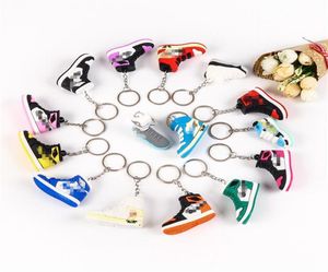 Mode stereo sneakers nyckelringar knapp hänge 3D mini basketskor modell pojkvän födelsedagstårta dekorationer som säljer302i3443885242