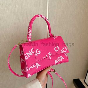 TOOT 2023 Gelişmiş Doku Mektubu Saatli Çanta Bir Omuz El Taşıyıcı Moda Kadın Çantası Lüks Bag Tasarımcı Çantası Caitlin_fashion_bags