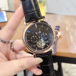 2023 Ny högkvalitativ lyxig Mäns Watch Five Needle Big Wheel Mechanical Calender Watch Designer Watches Brand Leather Strap