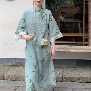 Sukienki swobodne duże tłuste mm haftowana sukienka do stylu damskiego wiek odwrócony duże rękawy młode lato luźne i szczupłe qipao