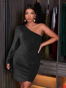 Grundläggande avslappnade klänningar Kvinnor Plus Size Sequin One Shoulder Mini Dress 4XL Sexiga kläder 2022 Autumn Black Club Cocktail Evening Party Dresses L230918