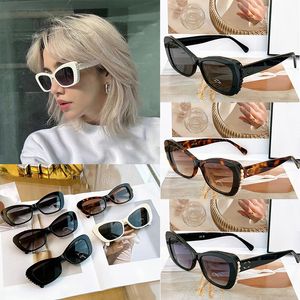 Occhiali da sole da donna Designer Summer Shades Occhiali da vista polarizzati Big Frame Nero Occhiali da sole oversize vintage Occhiali da sole cat eye alla moda CH5481