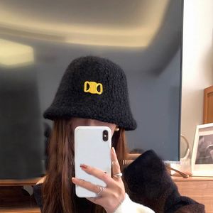 Designer Lamb Wool Bucket Hat Cap Female Fluffy Caps Casual Casquette Sun Protection Sunhat Beanie Bonnet Design Winter Accessories Hats