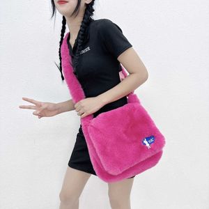 Imitation Rabbit Hair Plush Flap Crossbody Bag One Shoulder Cute American Student Autumn and Winter Pending mångsidig Y2K Candy Color Bag 230918