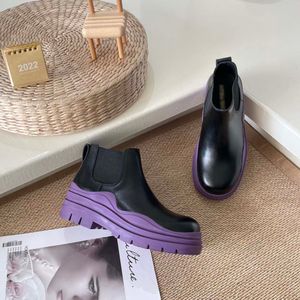 Designerskie buty średnie buty grube Sole najnowsze damskie buty skórzane kryształowy zewnętrzny Martin Martin Modna moda bez poślizgu grube podeszwy buty Chelsea Buty 1112