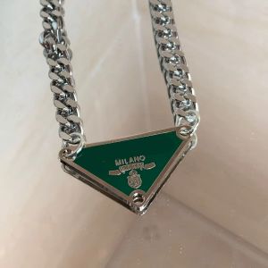 Mens Pendant Designer smycken lyxhalsband Inverterat triangel mode för kvinnans designers märke smycken kvinnor trendiga halsband Cyg239183