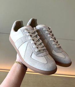 Najlepsze luksusowe projektanci buty mężczyźni trampki Margiela Sneakers Women Trener MM6 Trener Suede Casual Trenerer Guma Sole Treaker Man Maison Skate Bute Burn na zewnątrz