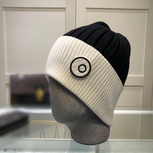 Designer Woman Hats Autumn Winter Outdoor Warm Wool Knitted Hat Luxury Casual Cotton Solid Yarn Dyed Beanie Hats Adult Skiing Cap Skull Cap