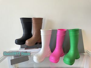 Mulheres Designer Bota Botas Chuva Borracha Inverno Rainboots Plataforma Ankle Slip-On Metade Rosa Preto Verde Focalista Ao Ar Livre Botas de Luxo Tamanho 35-45