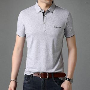 Erkek Polos Erkek Giysileri Yaz Klasik Kısa Kollu Düz Renkli Mektup Tasarım Basit Stil Polo-Shirt İş Gündelik Top W5556