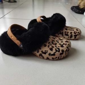 Slippers 2022 New Winter Woolen Sheep Fur House Slippers Luxury Indoors Outdoor light-weight plain Sandals For Woman x0916