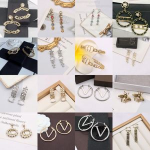 Küpe 18k Gold Platd Tassl Dsignr Lttrs Saplama Uzun Küpe Dangl Kristal Gomtrik Lüks Marka Kadın Parl Wdding Party Jwrlry Accssoris