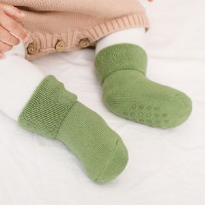 3PAIRS SKARCI DZIECIWOŚCI NOWOŚĆ SKWIEKSY Zimowe gumowe ciepłe skarpetki Dzieciaki anty slip home Socks Socki Zestaw grube skarpetki Terry Toddler 230918