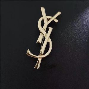 Classical brooch designer letter retro gift gold color pins women fashion broche large beads female clothes suit alloy brooch for hats classics