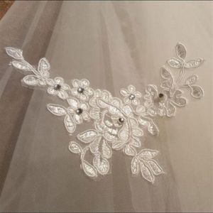 Nytt modevitt elfenben Korta två lager 60-80 cm med Comb Bridal Veils Wedding Accessories Pärled Edge Crystal Lyk2264Q