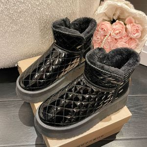 Nuovi stivali da donna Nero Bianco con suola spessa Diamante caldo Pelliccia calda Stivali da neve Designer Bottiglie Scarpe di cotone