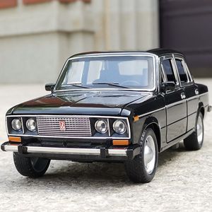 Diecast modelo carro 1/24 LADA clássico carro liga modelo de carro diecast simulação metal brinquedo veículo puxar para trás carro som luz coleção crianças presentes 230915